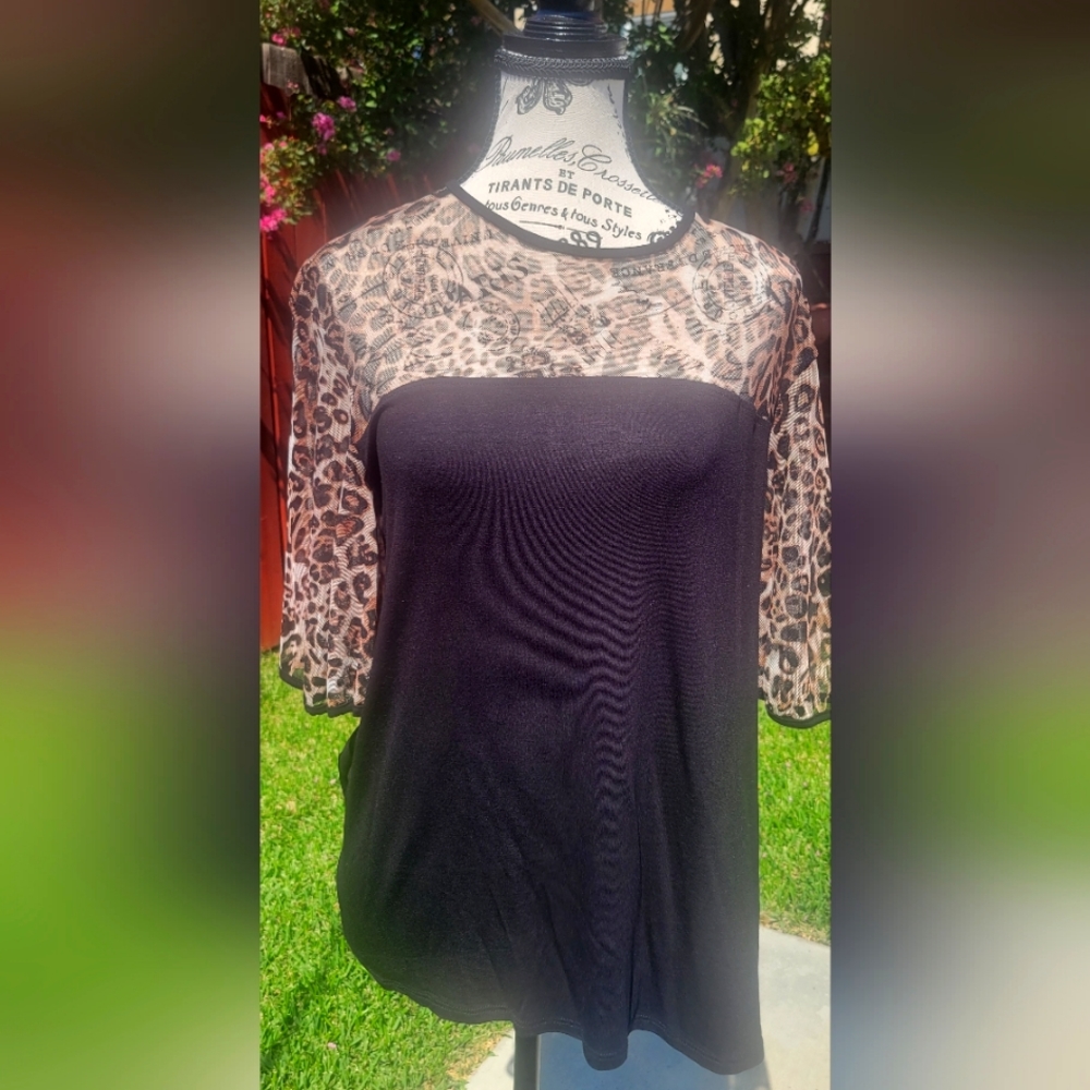 Cha Cha Vente Short Sleeve Mesh Bell top